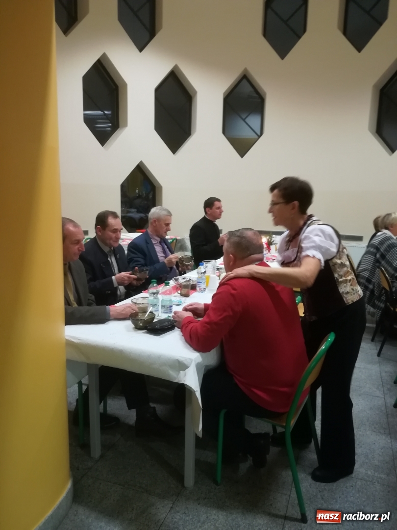 Zdjęcie w galerii na portalu naszraciborz.pl: Starsi i samotni na Wigilijce w Rudach  wiadomości z regionu