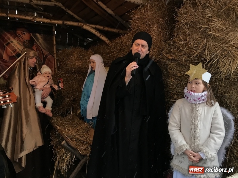 Zdjęcie w galerii na portalu naszraciborz.pl: Parafia Racibórz Brzezie zaprasza do kolędowania przy żywej stajence FOTO i WIDEO wiadomości z regionu