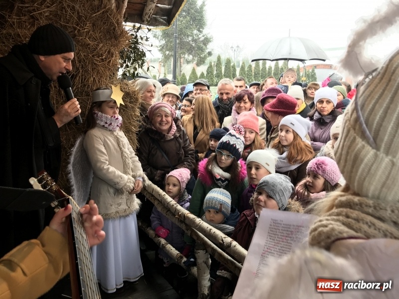 Zdjęcie w galerii na portalu naszraciborz.pl: Parafia Racibórz Brzezie zaprasza do kolędowania przy żywej stajence FOTO i WIDEO wiadomości z regionu