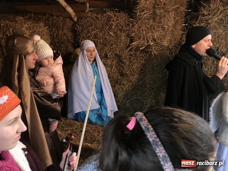 Zdjęcie w galerii na portalu naszraciborz.pl: Parafia Racibórz Brzezie zaprasza do kolędowania przy żywej stajence FOTO i WIDEO wiadomości z regionu