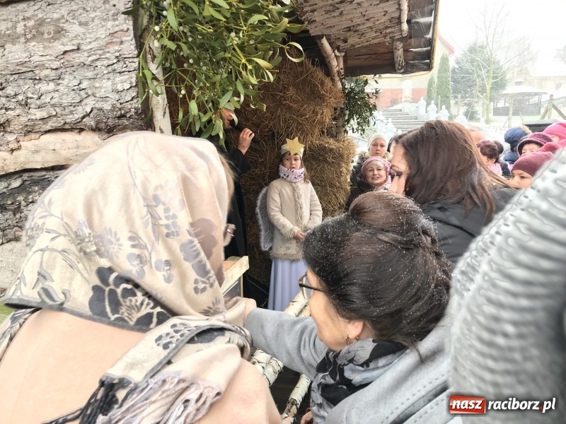 Zdjęcie w galerii na portalu naszraciborz.pl: Parafia Racibórz Brzezie zaprasza do kolędowania przy żywej stajence FOTO i WIDEO wiadomości z regionu