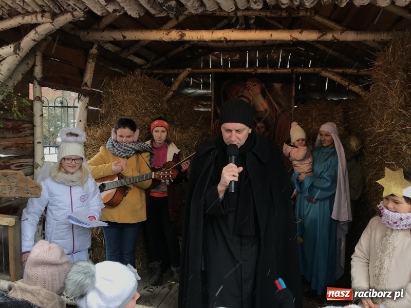Zdjęcie w galerii na portalu naszraciborz.pl: Parafia Racibórz Brzezie zaprasza do kolędowania przy żywej stajence FOTO i WIDEO wiadomości z regionu