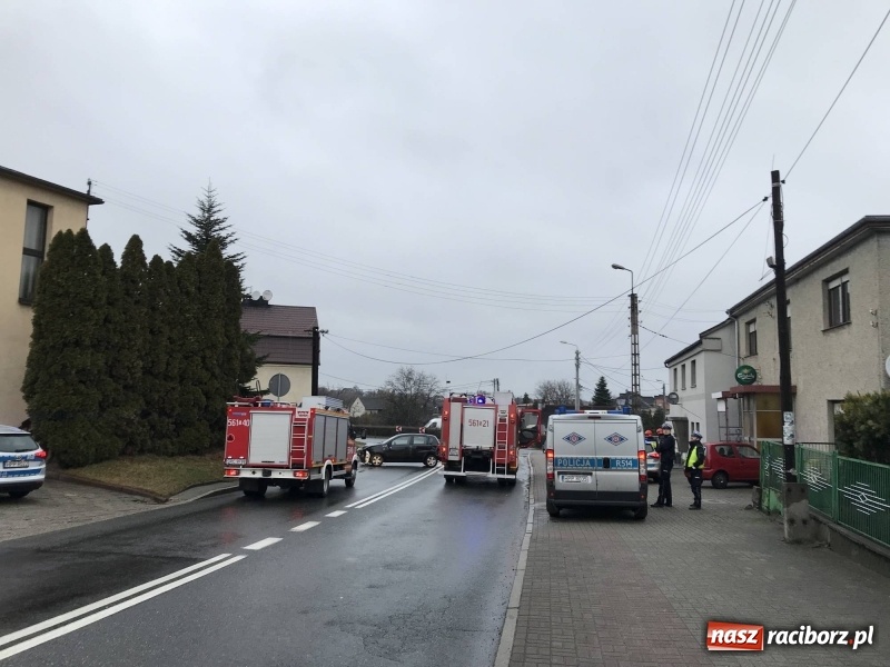 Zdjęcie w galerii na portalu naszraciborz.pl: Ten zakręt nie wybacza brawury. Chevrolet uderzył w słup na Kozielskiej wiadomości z regionu