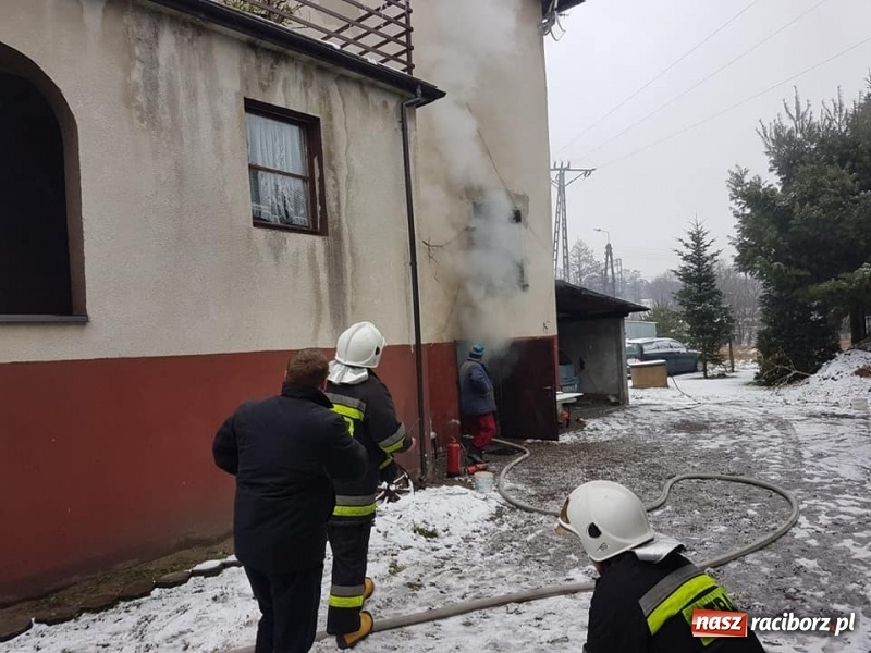 Zdjęcie w galerii na portalu naszraciborz.pl: Pożar w Górkach Ślaskich, dwa zderzenia na Kozielskiej, zagrożenie czadem  wiadomości z regionu