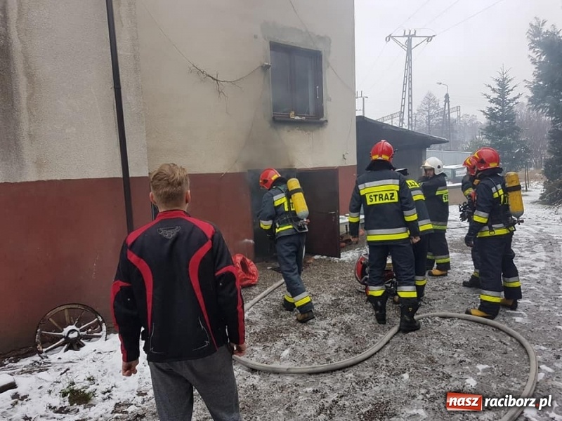 Zdjęcie w galerii na portalu naszraciborz.pl: Pożar w Górkach Ślaskich, dwa zderzenia na Kozielskiej, zagrożenie czadem  wiadomości z regionu