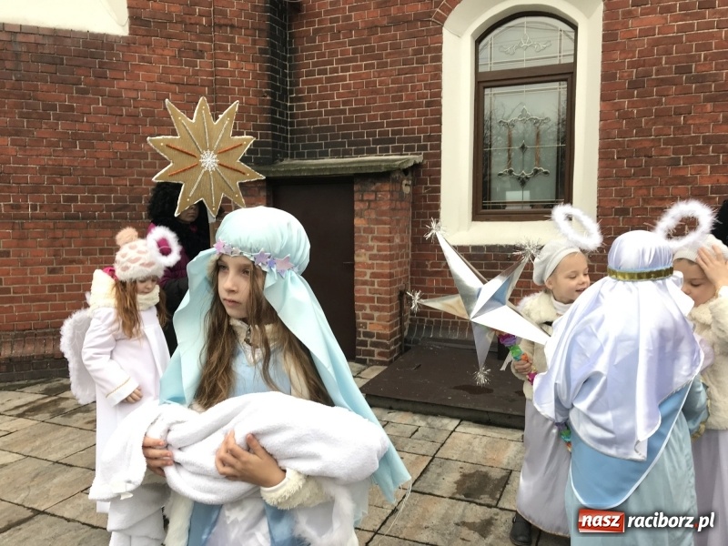 Zdjęcie w galerii na portalu naszraciborz.pl: Dziś rozesłano kolędników misyjnych 2018 FOTO i WIDEO wiadomości z regionu
