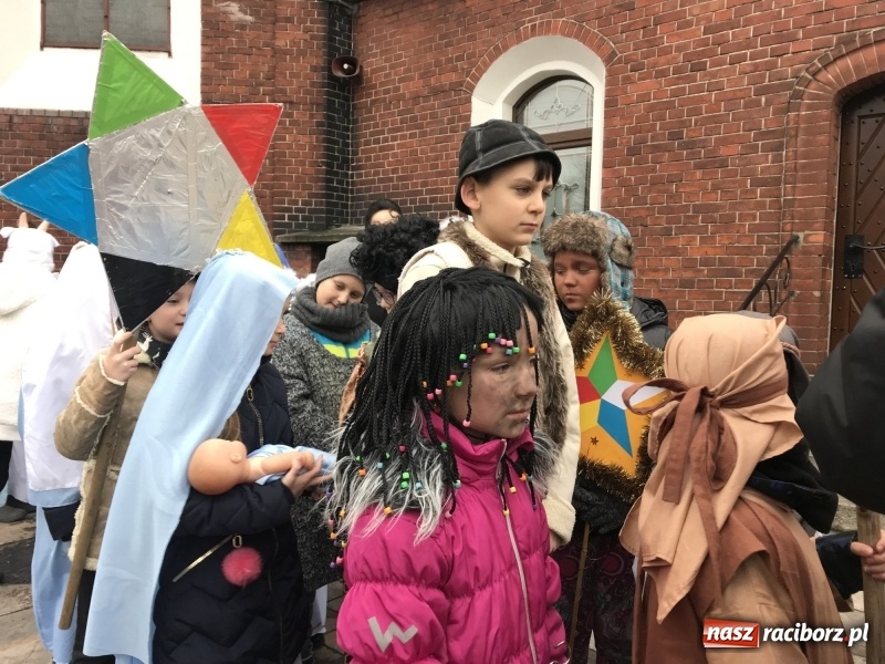 Zdjęcie w galerii na portalu naszraciborz.pl: Dziś rozesłano kolędników misyjnych 2018 FOTO i WIDEO wiadomości z regionu