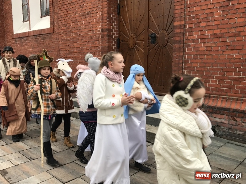Zdjęcie w galerii na portalu naszraciborz.pl: Dziś rozesłano kolędników misyjnych 2018 FOTO i WIDEO wiadomości z regionu