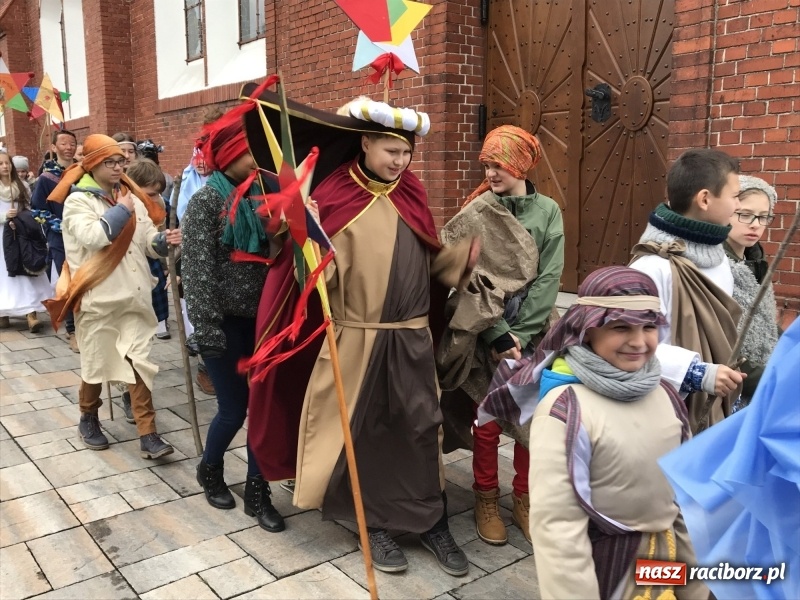 Zdjęcie w galerii na portalu naszraciborz.pl: Dziś rozesłano kolędników misyjnych 2018 FOTO i WIDEO wiadomości z regionu