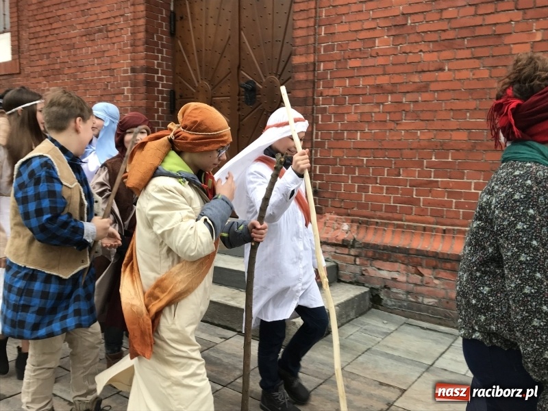 Zdjęcie w galerii na portalu naszraciborz.pl: Dziś rozesłano kolędników misyjnych 2018 FOTO i WIDEO wiadomości z regionu
