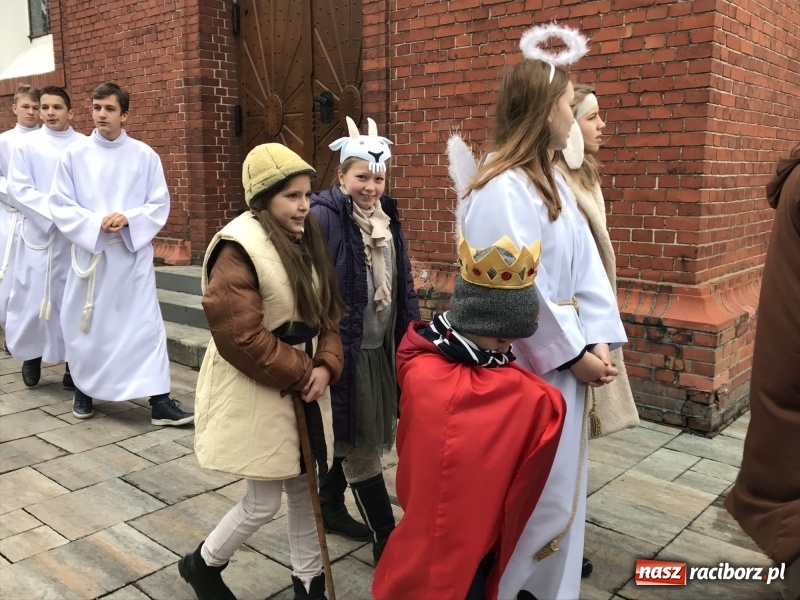 Zdjęcie w galerii na portalu naszraciborz.pl: Dziś rozesłano kolędników misyjnych 2018 FOTO i WIDEO wiadomości z regionu