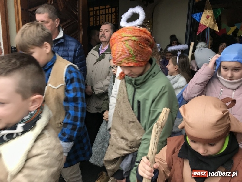 Zdjęcie w galerii na portalu naszraciborz.pl: Dziś rozesłano kolędników misyjnych 2018 FOTO i WIDEO wiadomości z regionu