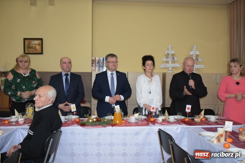 Zdjęcie w galerii na portalu naszraciborz.pl: Gdy pierwsza gwiazdka na niebie zabłyśnie...  wiadomości z regionu