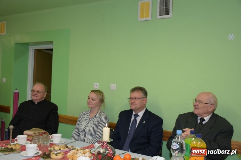 Zdjęcie w galerii na portalu naszraciborz.pl: Gdy pierwsza gwiazdka na niebie zabłyśnie...  wiadomości z regionu