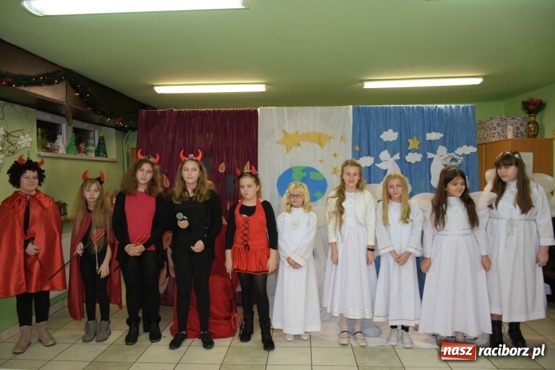 Zdjęcie w galerii na portalu naszraciborz.pl: Gdy pierwsza gwiazdka na niebie zabłyśnie...  wiadomości z regionu