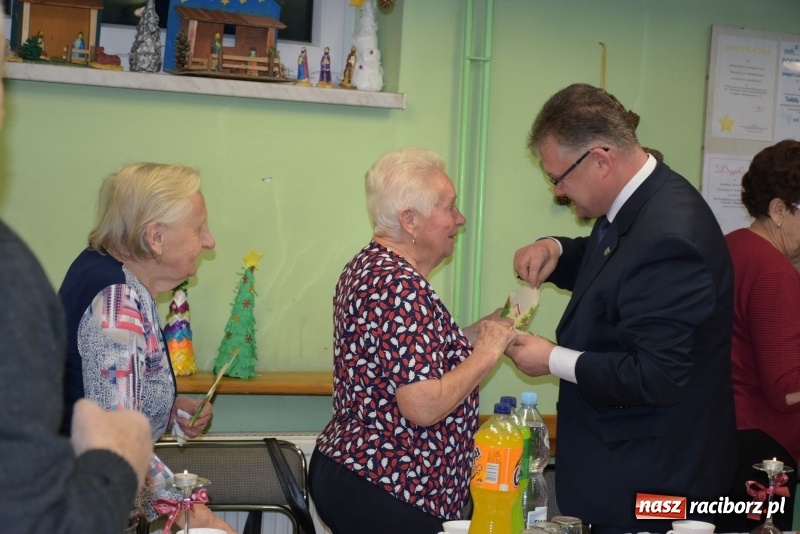 Zdjęcie w galerii na portalu naszraciborz.pl: Gdy pierwsza gwiazdka na niebie zabłyśnie...  wiadomości z regionu