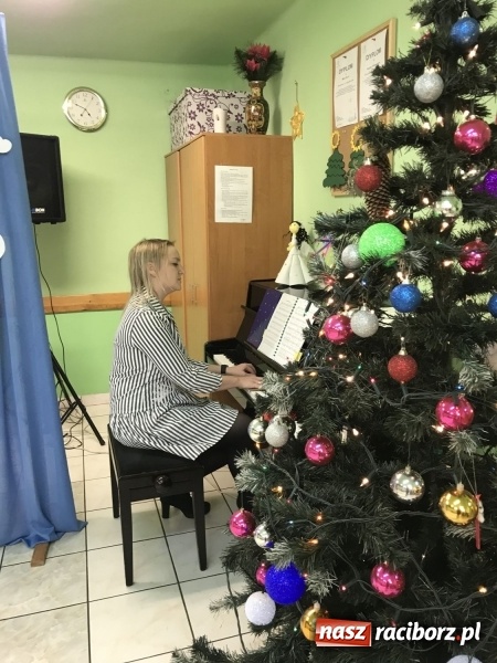 Zdjęcie w galerii na portalu naszraciborz.pl: Gdy pierwsza gwiazdka na niebie zabłyśnie...  wiadomości z regionu