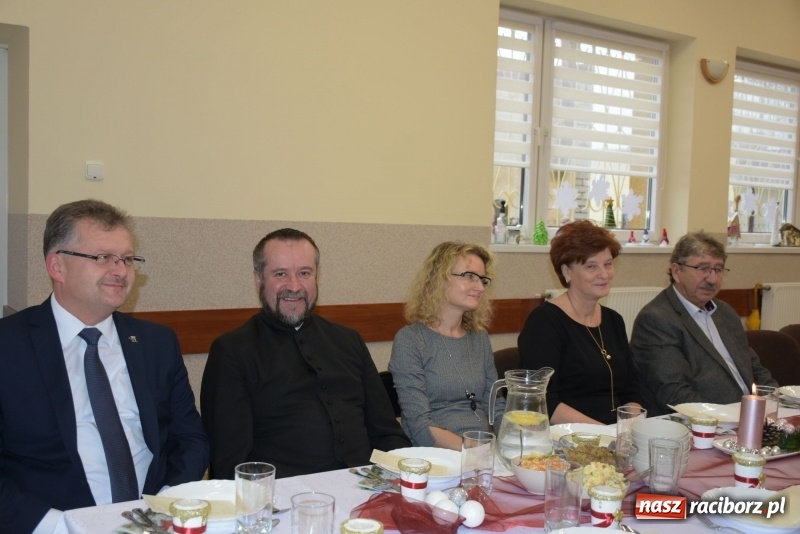 Zdjęcie w galerii na portalu naszraciborz.pl: Gdy pierwsza gwiazdka na niebie zabłyśnie...  wiadomości z regionu