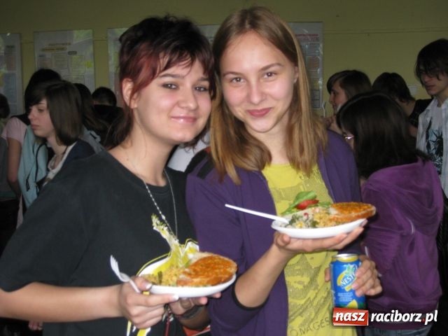 Zdjęcie w galerii na portalu naszraciborz.pl: Wegetariański Dzień Dziecka w II LO wiadomości z regionu