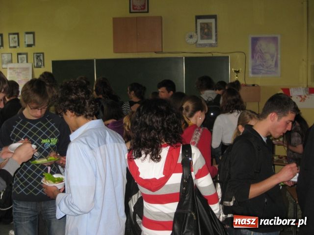 Zdjęcie w galerii na portalu naszraciborz.pl: Wegetariański Dzień Dziecka w II LO wiadomości z regionu