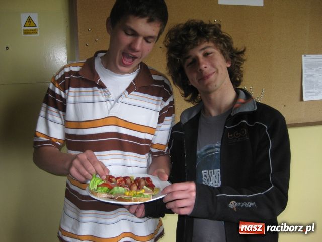 Zdjęcie w galerii na portalu naszraciborz.pl: Wegetariański Dzień Dziecka w II LO wiadomości z regionu