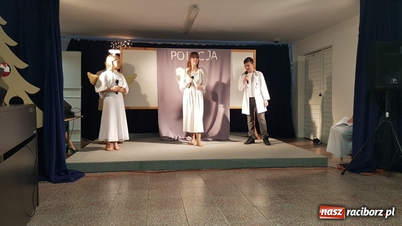 Zdjęcie w galerii na portalu naszraciborz.pl: Humorystyczne Jasełka w SP 15 w Raciborzu wiadomości z regionu