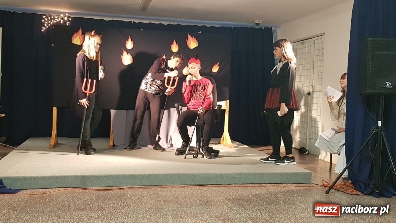 Zdjęcie w galerii na portalu naszraciborz.pl: Humorystyczne Jasełka w SP 15 w Raciborzu wiadomości z regionu