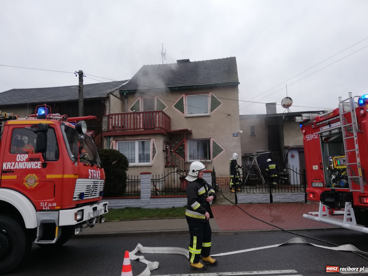Zdjęcie w galerii na portalu naszraciborz.pl: Pożar w kotłowni w domu jednorodzinnym w Krzanowicach. W akcji siedem zastępów straży wiadomości z regionu