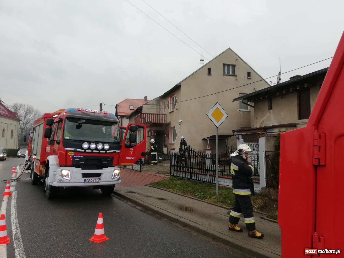 Zdjęcie w galerii na portalu naszraciborz.pl: Pożar w kotłowni w domu jednorodzinnym w Krzanowicach. W akcji siedem zastępów straży wiadomości z regionu