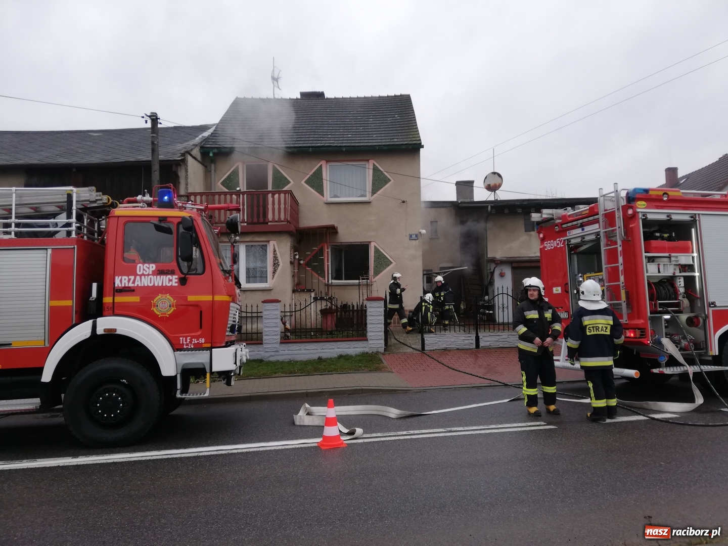 Zdjęcie w galerii na portalu naszraciborz.pl: Pożar w kotłowni w domu jednorodzinnym w Krzanowicach. W akcji siedem zastępów straży wiadomości z regionu
