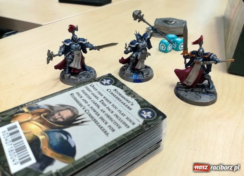 Zdjęcie w galerii na portalu naszraciborz.pl: Miłośnicy fantastyki rozegrali pojedynki w bibliotece wiadomości z regionu