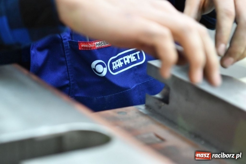 Zdjęcie w galerii na portalu naszraciborz.pl: Przyszli fachowcy zdobywali doświadczenie w firmie Rafamet wiadomości z regionu