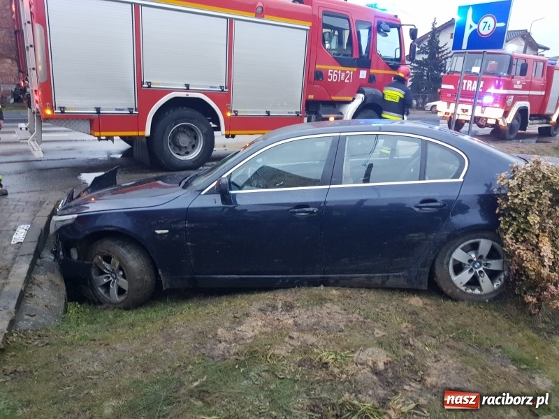 Zdjęcie w galerii na portalu naszraciborz.pl: Szarża BMW przez Kornowac zakończona w rowie FOTO wiadomości z regionu