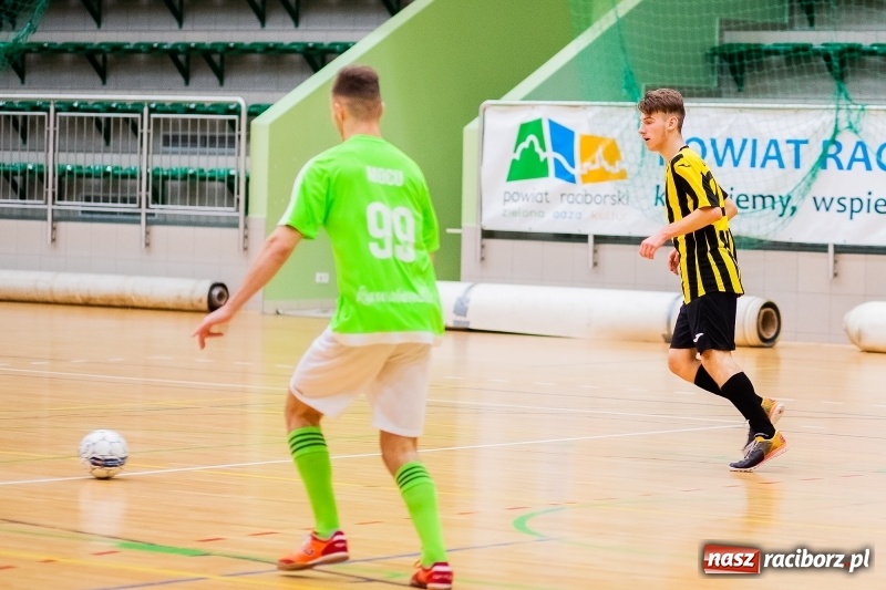 Zdjęcie w galerii na portalu naszraciborz.pl: Emocjonujący piątek w HLPN. Dreszczowiec w starciu Cukierni z Galaktikos wiadomości z regionu