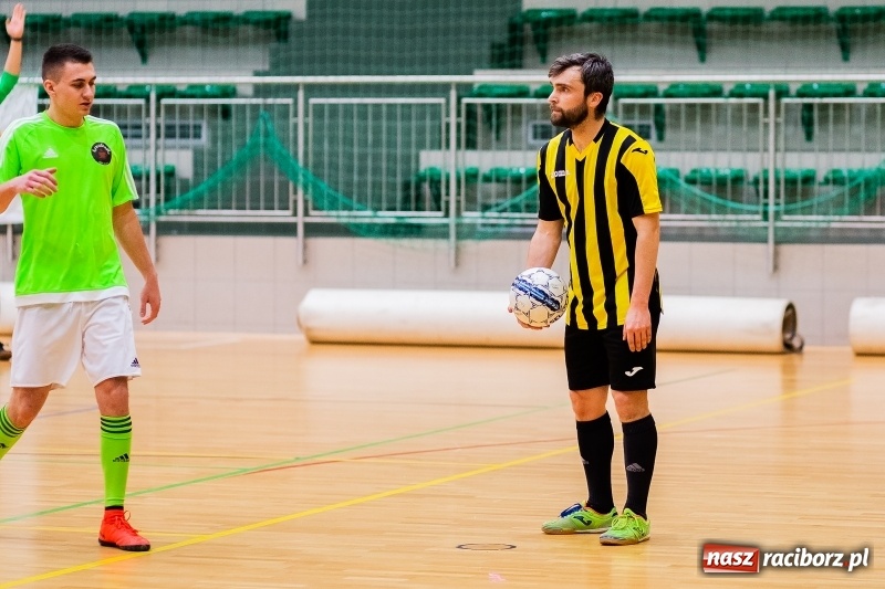 Zdjęcie w galerii na portalu naszraciborz.pl: Emocjonujący piątek w HLPN. Dreszczowiec w starciu Cukierni z Galaktikos wiadomości z regionu