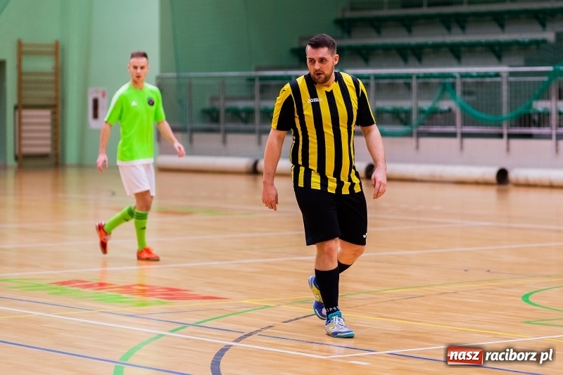 Zdjęcie w galerii na portalu naszraciborz.pl: Emocjonujący piątek w HLPN. Dreszczowiec w starciu Cukierni z Galaktikos wiadomości z regionu