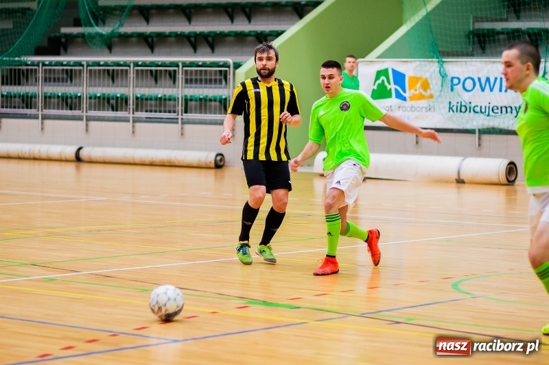 Zdjęcie w galerii na portalu naszraciborz.pl: Emocjonujący piątek w HLPN. Dreszczowiec w starciu Cukierni z Galaktikos wiadomości z regionu