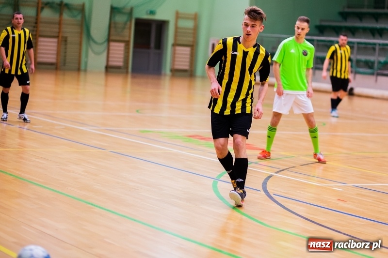 Zdjęcie w galerii na portalu naszraciborz.pl: Emocjonujący piątek w HLPN. Dreszczowiec w starciu Cukierni z Galaktikos wiadomości z regionu
