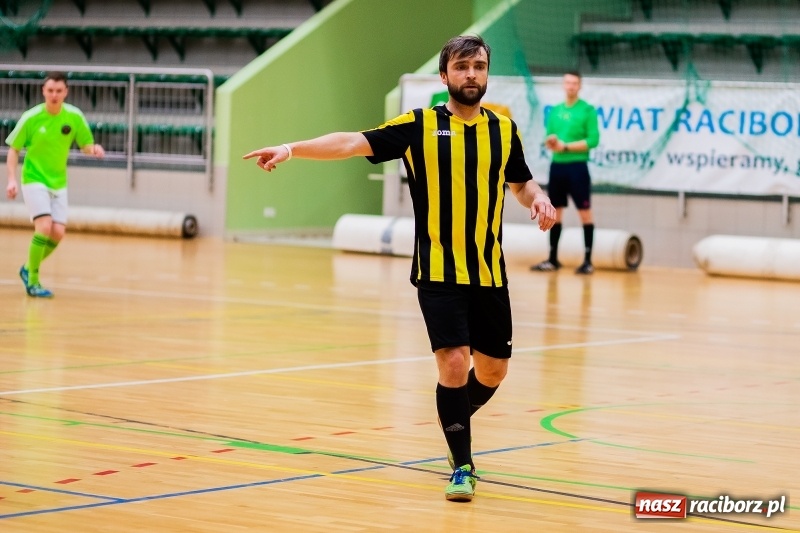 Zdjęcie w galerii na portalu naszraciborz.pl: Emocjonujący piątek w HLPN. Dreszczowiec w starciu Cukierni z Galaktikos wiadomości z regionu