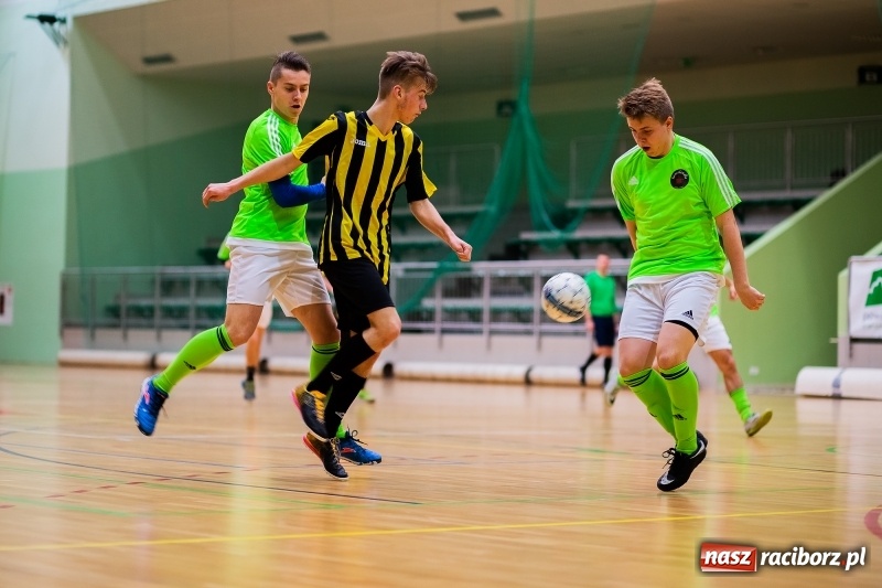 Zdjęcie w galerii na portalu naszraciborz.pl: Emocjonujący piątek w HLPN. Dreszczowiec w starciu Cukierni z Galaktikos wiadomości z regionu