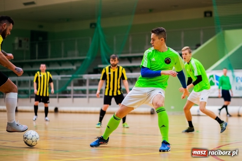 Zdjęcie w galerii na portalu naszraciborz.pl: Emocjonujący piątek w HLPN. Dreszczowiec w starciu Cukierni z Galaktikos wiadomości z regionu