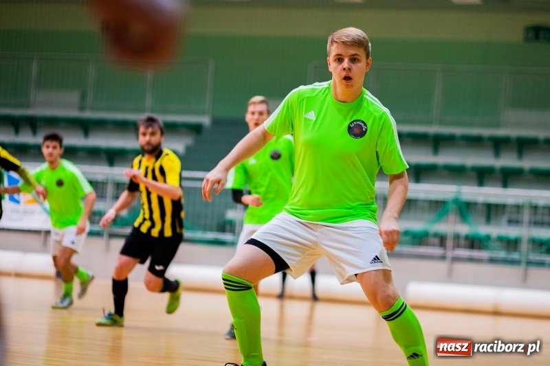 Zdjęcie w galerii na portalu naszraciborz.pl: Emocjonujący piątek w HLPN. Dreszczowiec w starciu Cukierni z Galaktikos wiadomości z regionu
