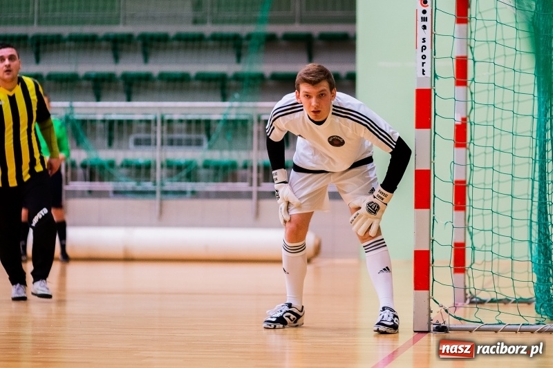 Zdjęcie w galerii na portalu naszraciborz.pl: Emocjonujący piątek w HLPN. Dreszczowiec w starciu Cukierni z Galaktikos wiadomości z regionu