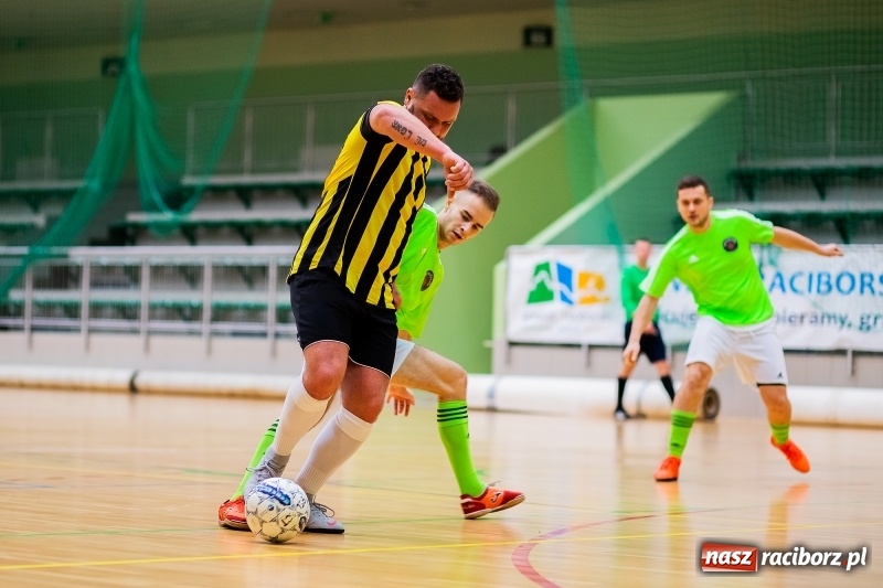 Zdjęcie w galerii na portalu naszraciborz.pl: Emocjonujący piątek w HLPN. Dreszczowiec w starciu Cukierni z Galaktikos wiadomości z regionu