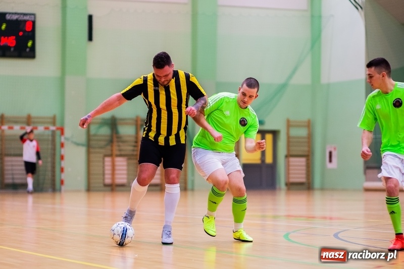 Zdjęcie w galerii na portalu naszraciborz.pl: Emocjonujący piątek w HLPN. Dreszczowiec w starciu Cukierni z Galaktikos wiadomości z regionu