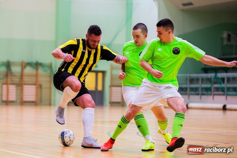 Zdjęcie w galerii na portalu naszraciborz.pl: Emocjonujący piątek w HLPN. Dreszczowiec w starciu Cukierni z Galaktikos wiadomości z regionu