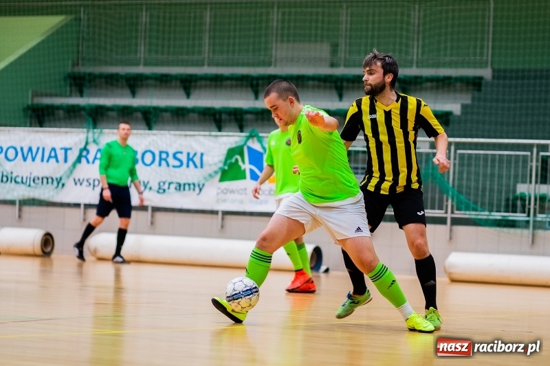 Zdjęcie w galerii na portalu naszraciborz.pl: Emocjonujący piątek w HLPN. Dreszczowiec w starciu Cukierni z Galaktikos wiadomości z regionu