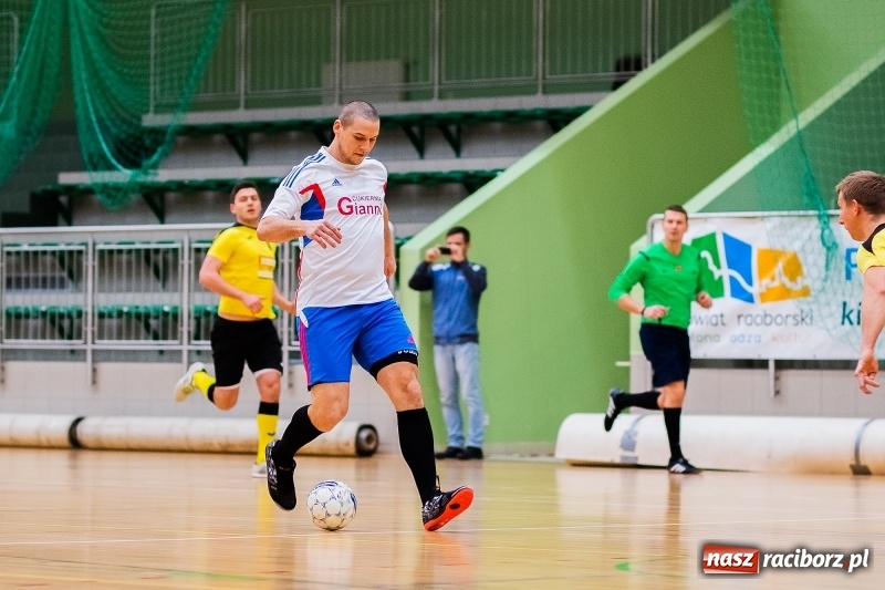 Zdjęcie w galerii na portalu naszraciborz.pl: Emocjonujący piątek w HLPN. Dreszczowiec w starciu Cukierni z Galaktikos wiadomości z regionu