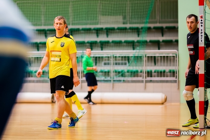 Zdjęcie w galerii na portalu naszraciborz.pl: Emocjonujący piątek w HLPN. Dreszczowiec w starciu Cukierni z Galaktikos wiadomości z regionu