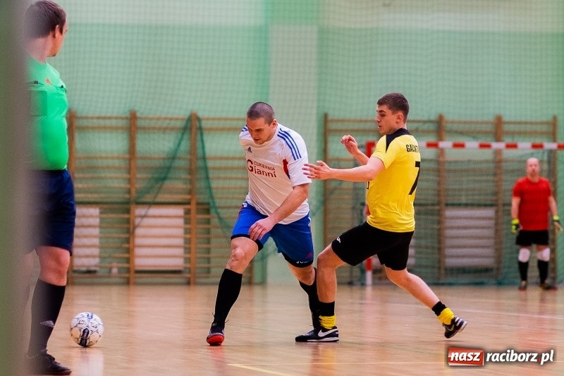 Zdjęcie w galerii na portalu naszraciborz.pl: Emocjonujący piątek w HLPN. Dreszczowiec w starciu Cukierni z Galaktikos wiadomości z regionu